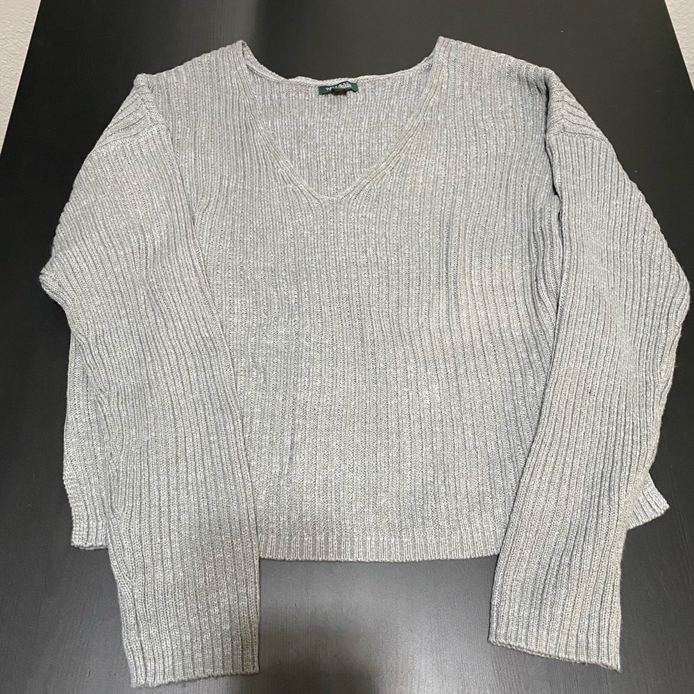 cropped grey v-neck